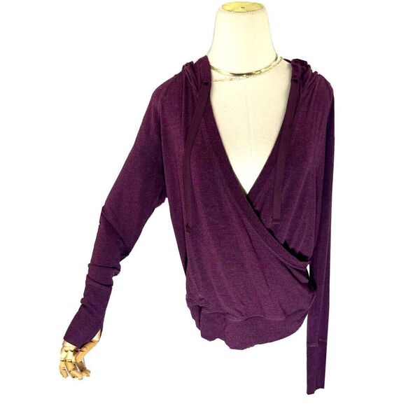 Athleta Womens Inner Twist Hooded Sweatshirt Long Sleeve Size Large Red Purple - Picture 13 of 13